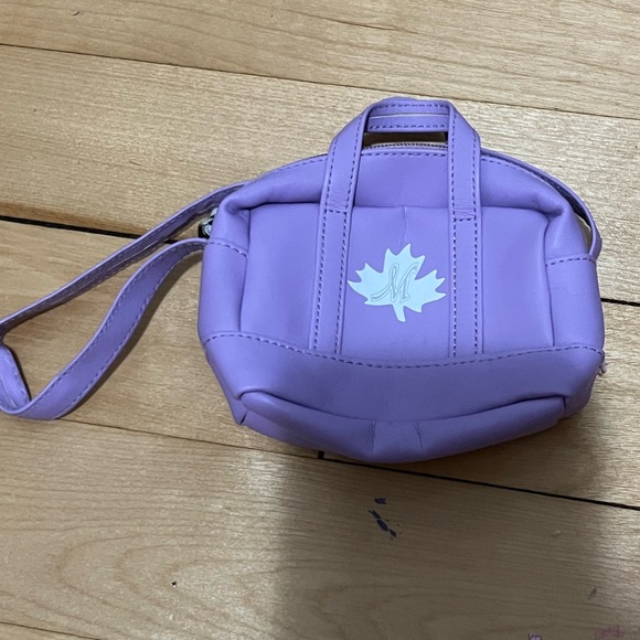 Maplelea figure skating outfit with bag. 18 inch doll okay condition - Picture 7 of 7